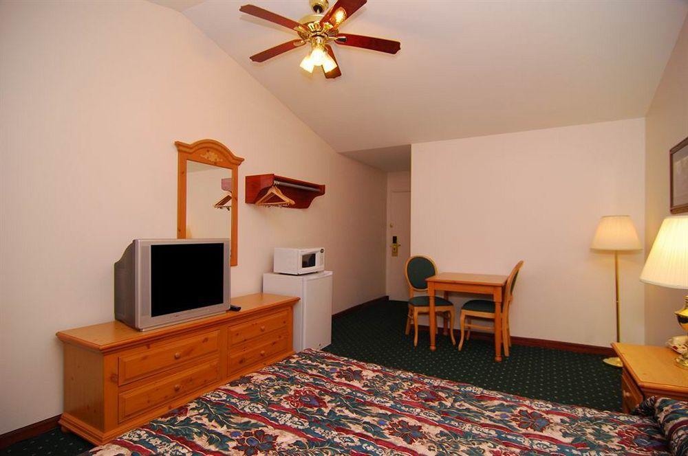 Econo Lodge Inn&Suites Eau Claire Extérieur photo