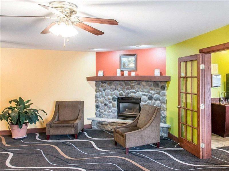 Econo Lodge Inn&Suites Eau Claire Extérieur photo