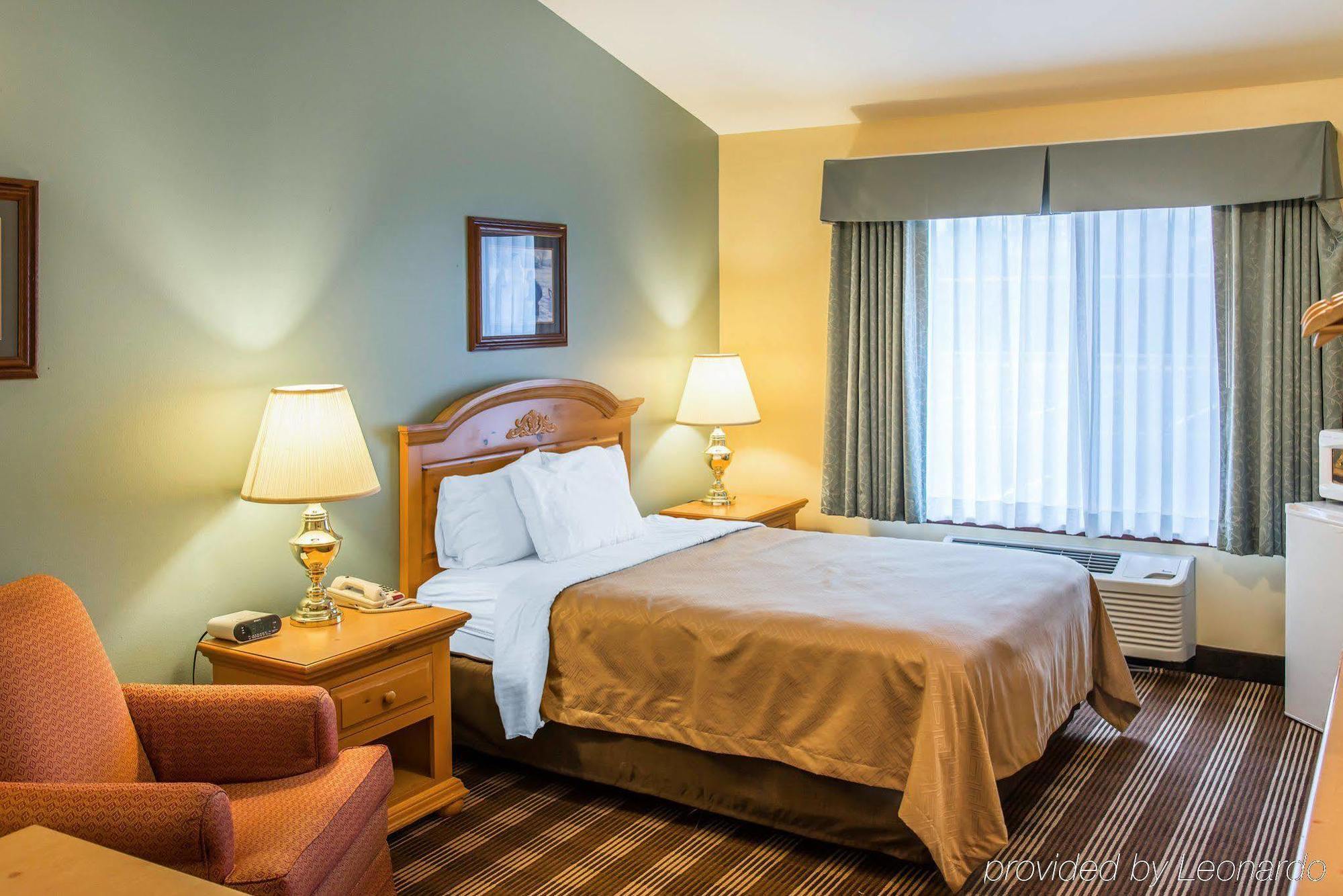 Econo Lodge Inn&Suites Eau Claire Extérieur photo