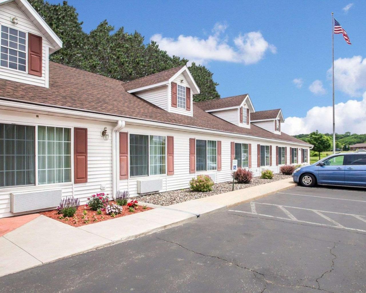 Econo Lodge Inn&Suites Eau Claire Extérieur photo