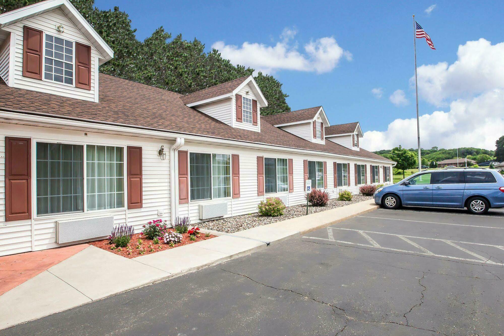 Econo Lodge Inn&Suites Eau Claire Extérieur photo