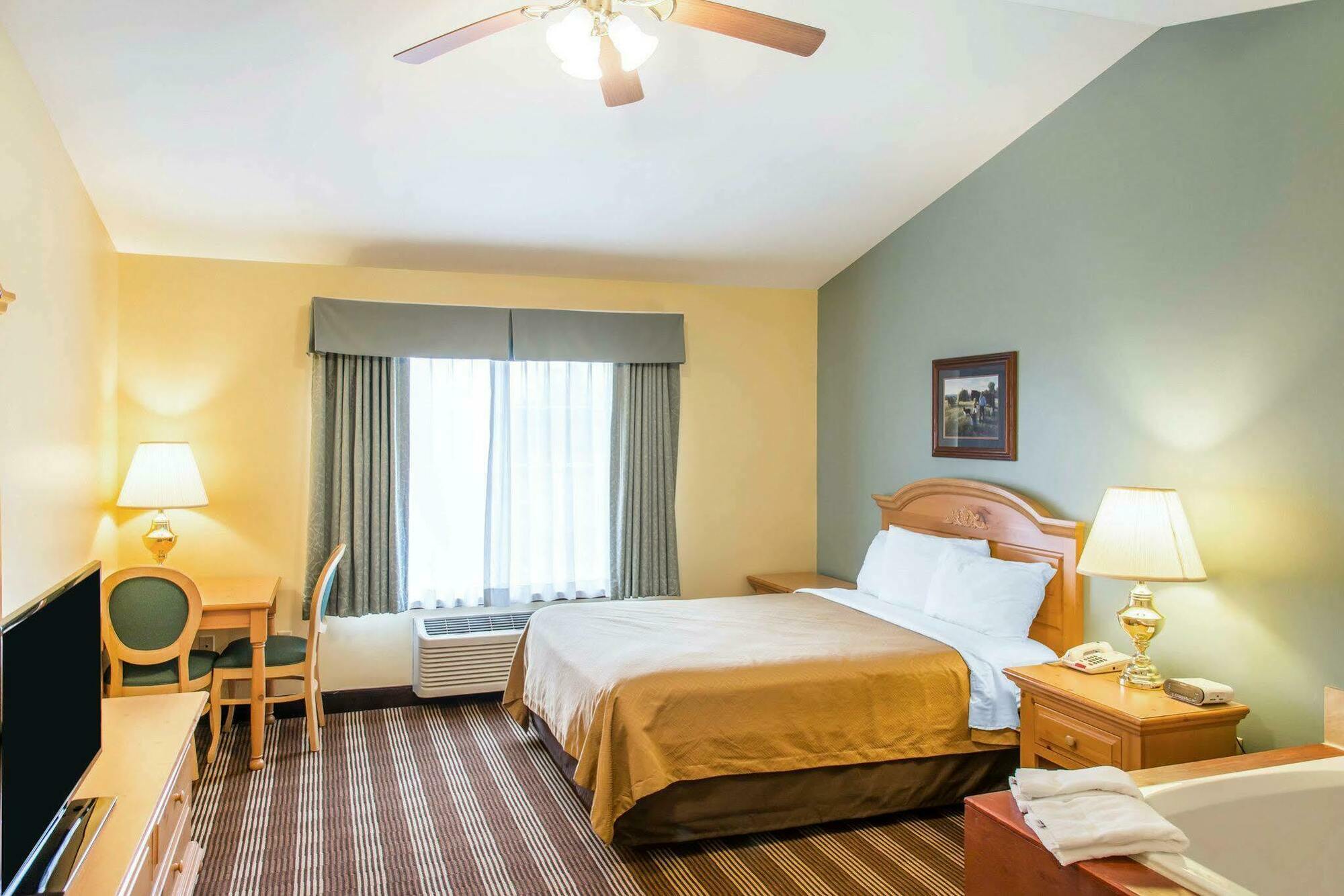 Econo Lodge Inn&Suites Eau Claire Extérieur photo