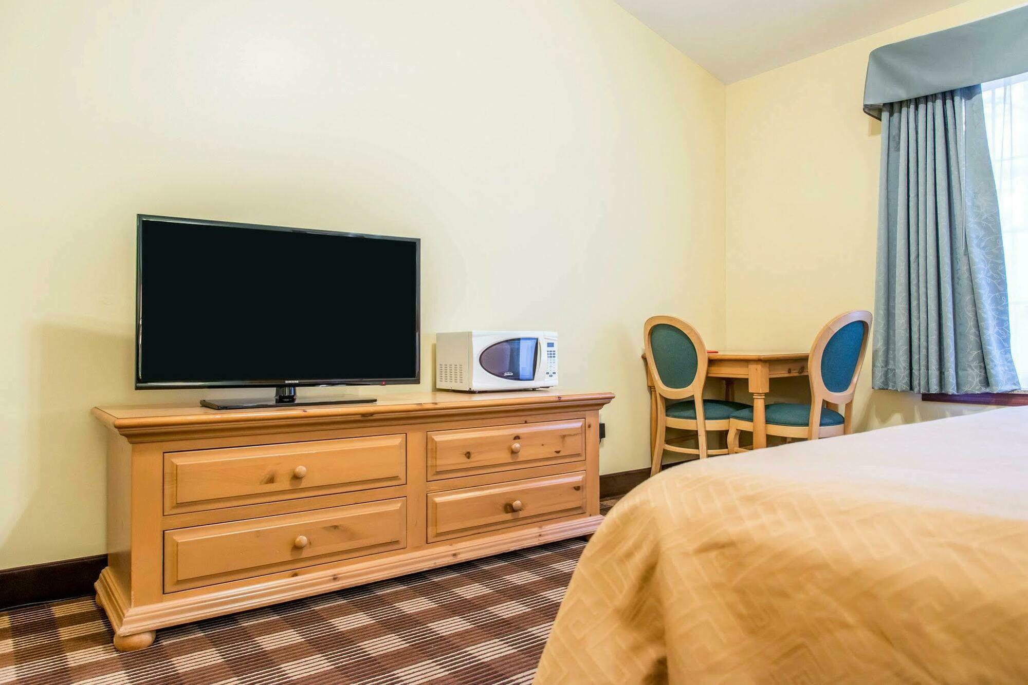 Econo Lodge Inn&Suites Eau Claire Extérieur photo